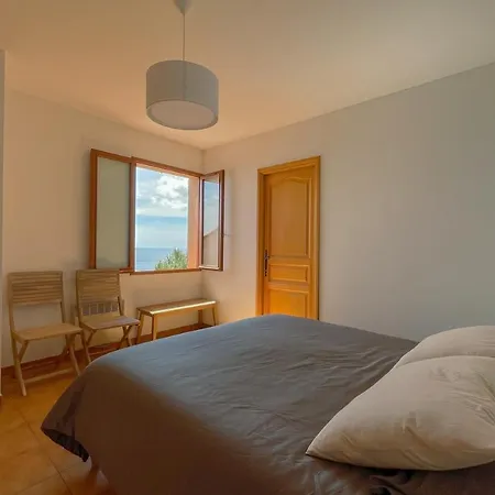 Beautiful With Sea View And Pool Dom wakacyjny Saint-Raphaël