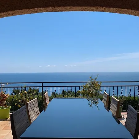 Beautiful With Sea View And Pool Dom wakacyjny Saint-Raphaël