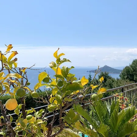 Beautiful With Sea View And Pool Dom wakacyjny
