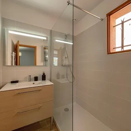 Beautiful With Sea View And Pool Saint-Raphaël